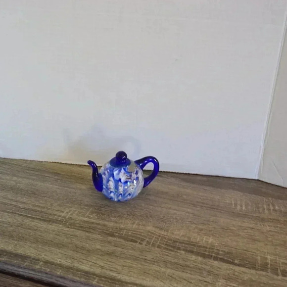 Art Glass Teapot  Paperweight - Picture 2 of 7
